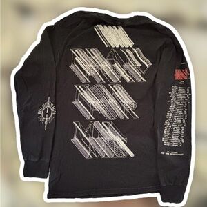 Kendrick Lamar DAMN tour shirt.